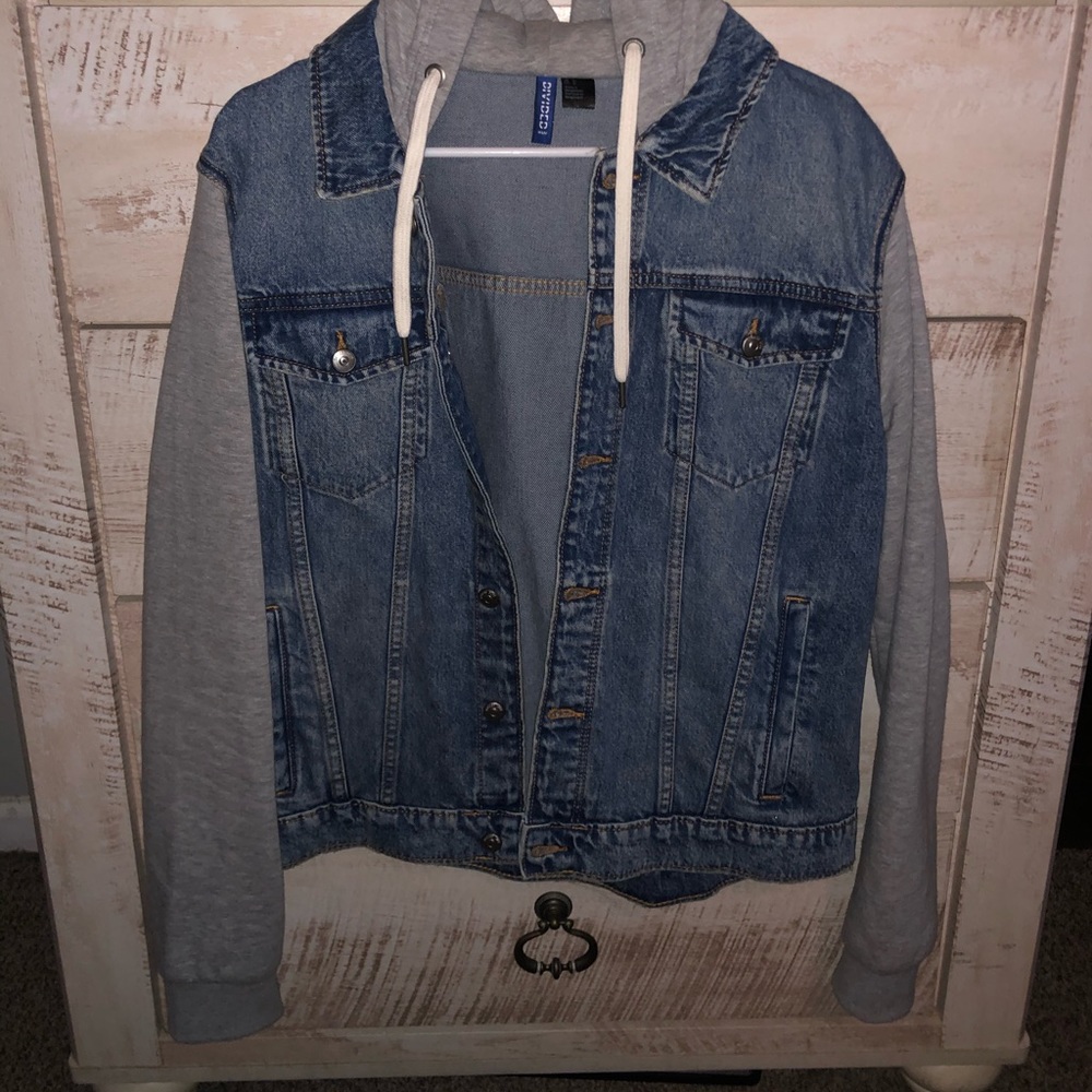 Jean Jacket with cloth sleeve.